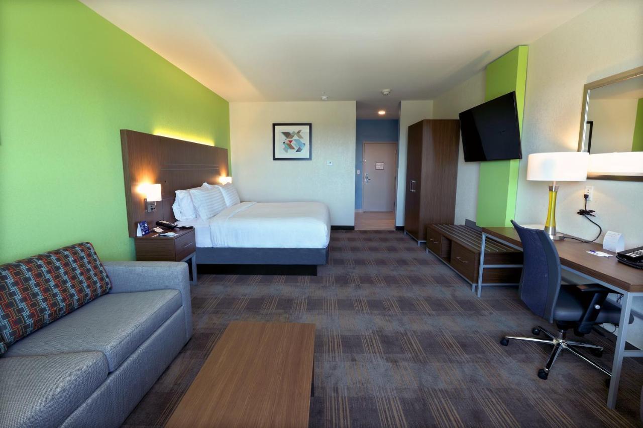 Holiday Inn Express & Suites - Dripping Springs - Austin Area By Ihg Room photo